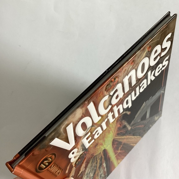 4 /💲20 🤑 Large Volcanoes & Earthquakes book - Picture 2 of 5